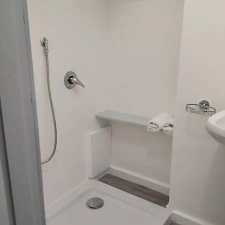 Dea - Confortevole Monolocale Nel Centro Di Apartamento